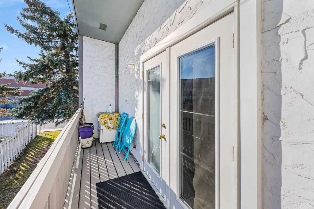 455 Huntsville Crescent NW Calgary AB T2K 4W3