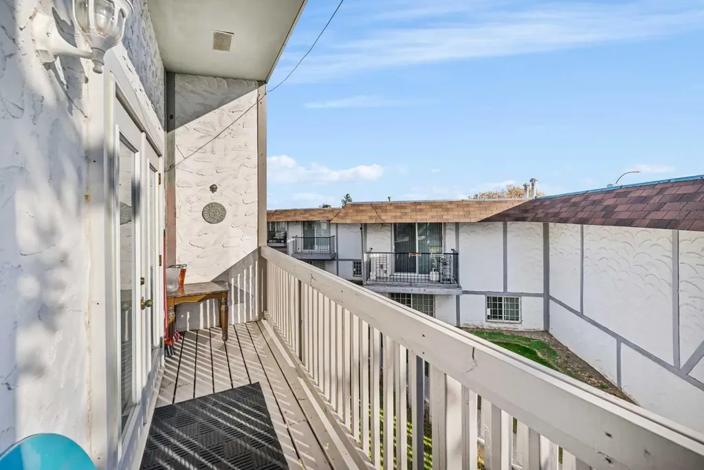 455 Huntsville Crescent NW Calgary AB T2K 4W3