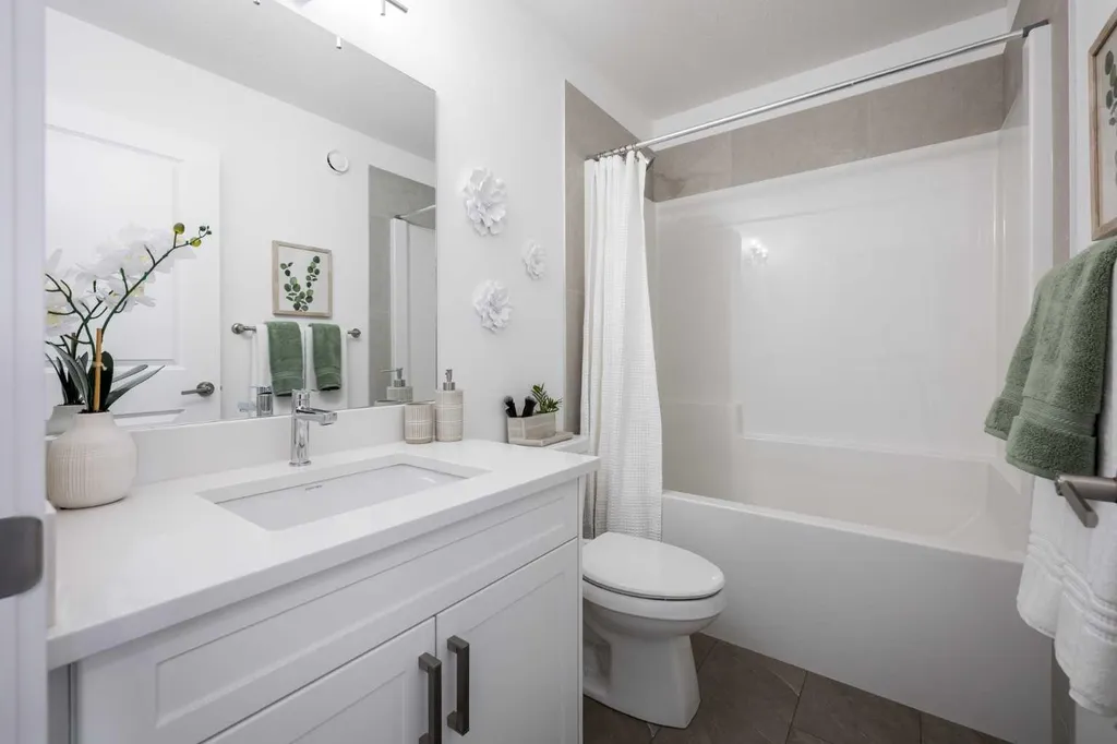 17 Tillotson Loop Okotoks AB T1S 4S8
