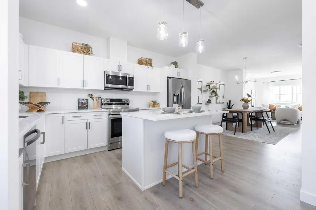 17 Tillotson Loop Okotoks AB T1S 4S8