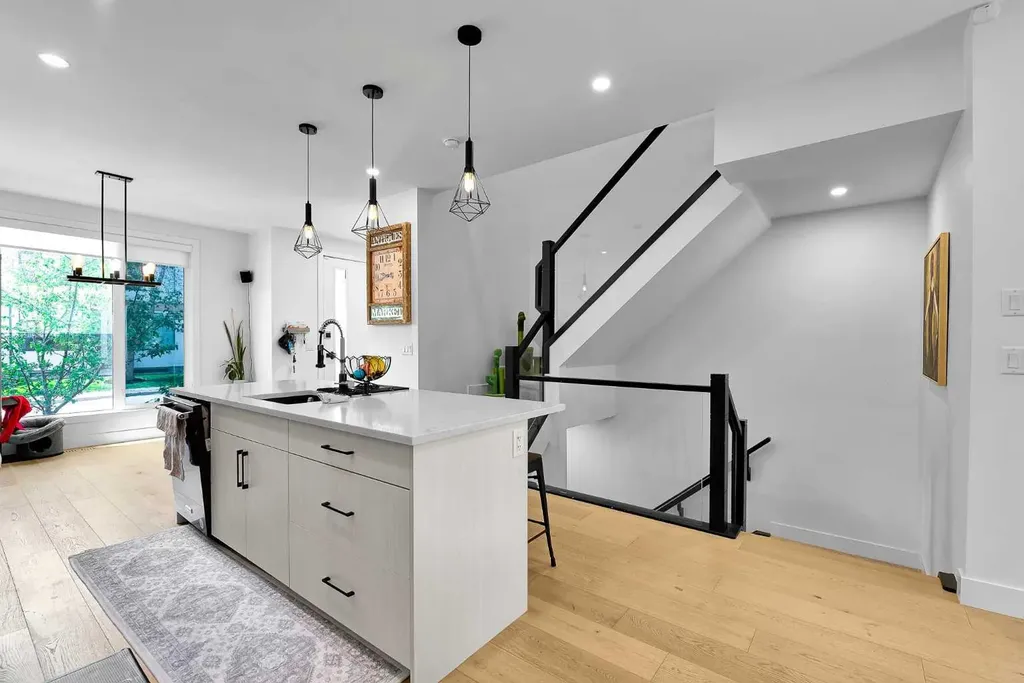 2106 6 Street NW Calgary AB T2M 5C6