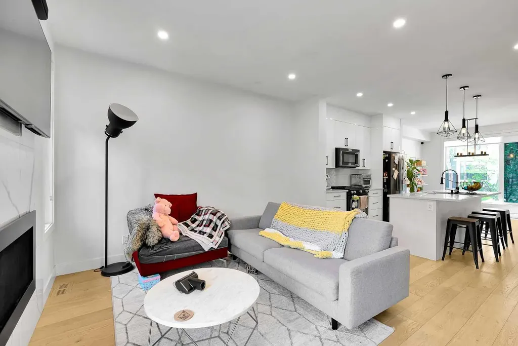 2106 6 Street NW Calgary AB T2M 5C6
