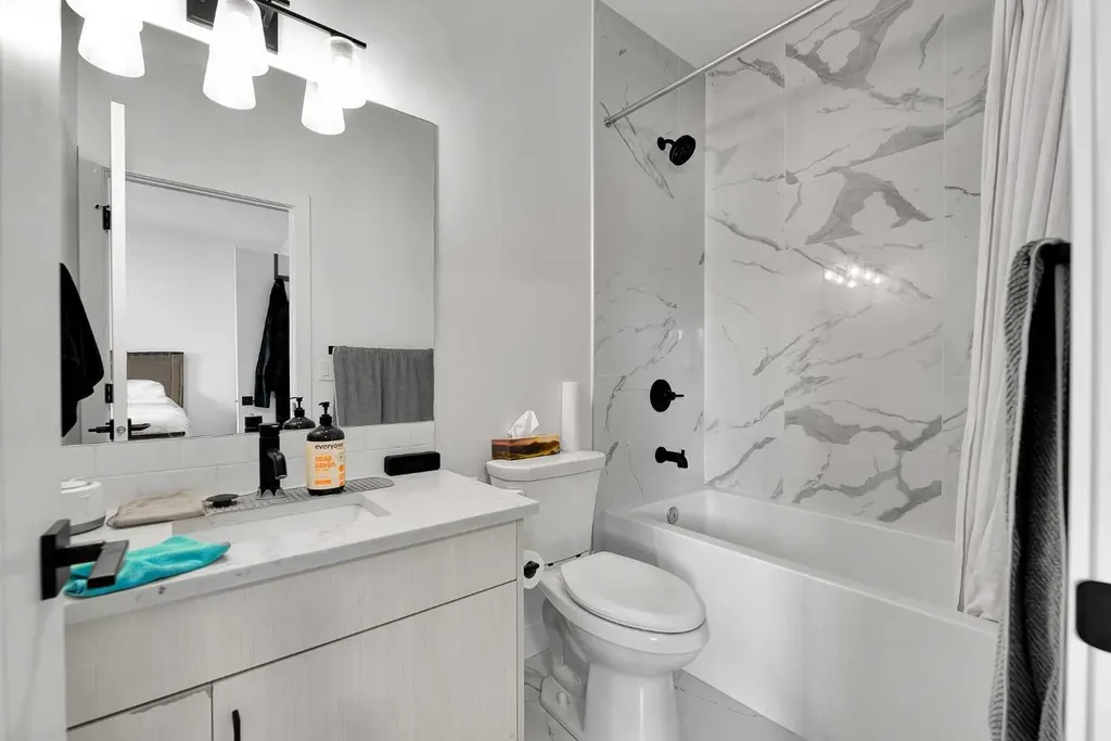 2106 6 Street NW Calgary AB T2M 5C6