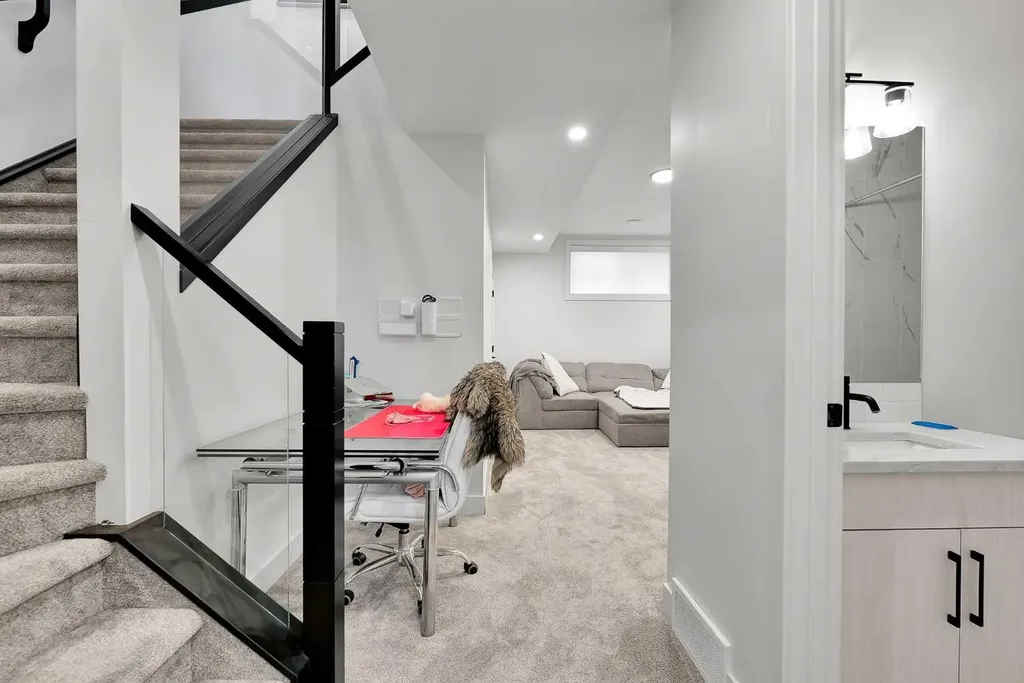 2106 6 Street NW Calgary AB T2M 5C6