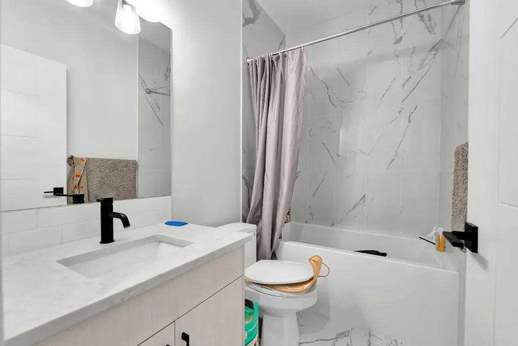 2106 6 Street NW Calgary AB T2M 5C6