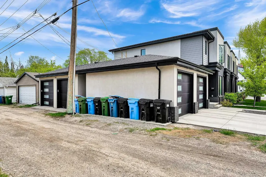 2106 6 Street NW Calgary AB T2M 5C6