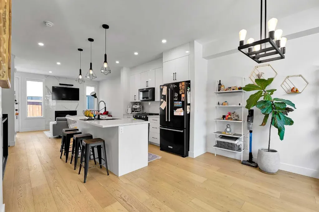 2106 6 Street NW Calgary AB T2M 5C6