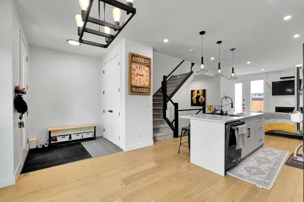 2106 6 Street NW Calgary AB T2M 5C6
