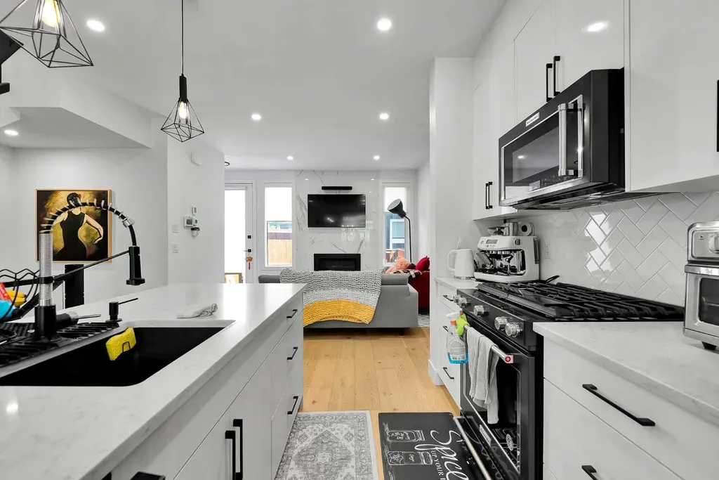 2106 6 Street NW Calgary AB T2M 5C6