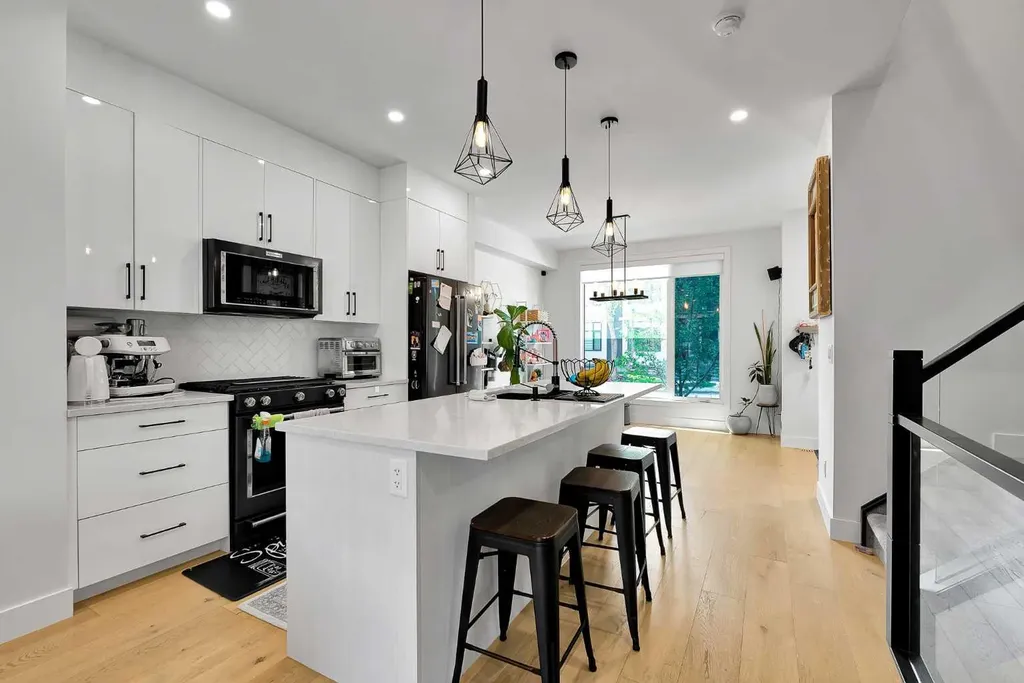 2106 6 Street NW Calgary AB T2M 5C6