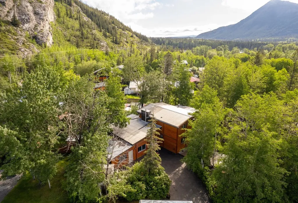 22 Fortress Mountain Way Exshaw AB T0L2C0