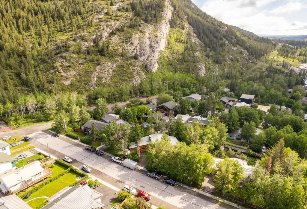 22 Fortress Mountain Way Exshaw AB T0L2C0
