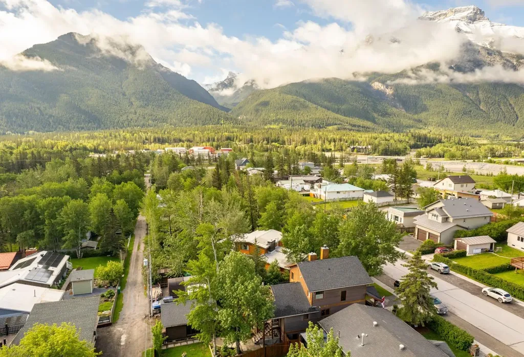 22 Fortress Mountain Way Exshaw AB T0L2C0