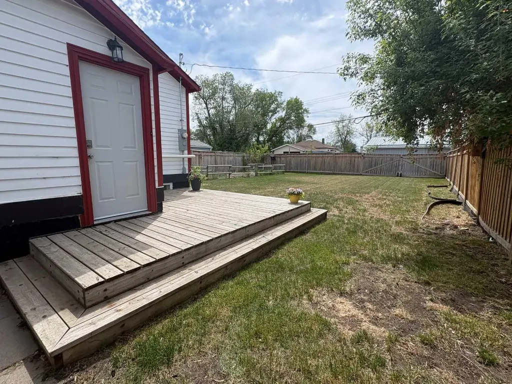 5129 48 Avenue Ponoka AB T4J 1J2