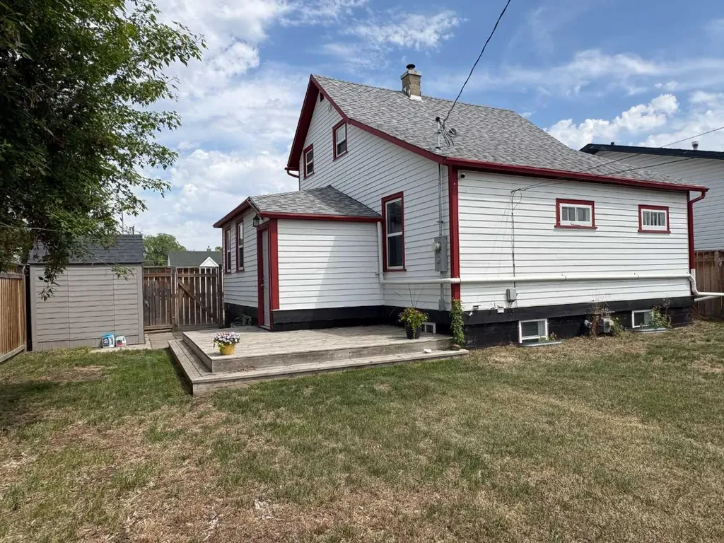 5129 48 Avenue Ponoka AB T4J 1J2