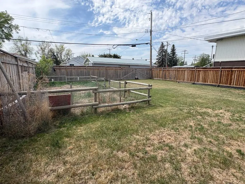 5129 48 Avenue Ponoka AB T4J 1J2