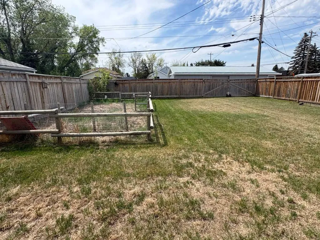 5129 48 Avenue Ponoka AB T4J 1J2