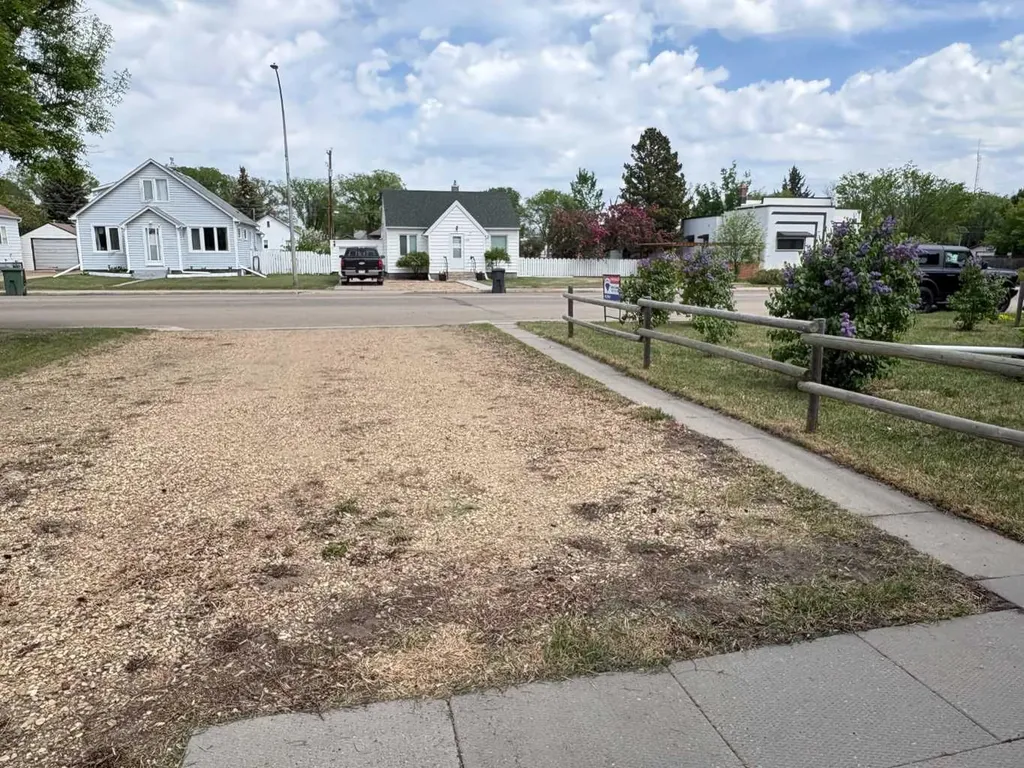 5129 48 Avenue Ponoka AB T4J 1J2