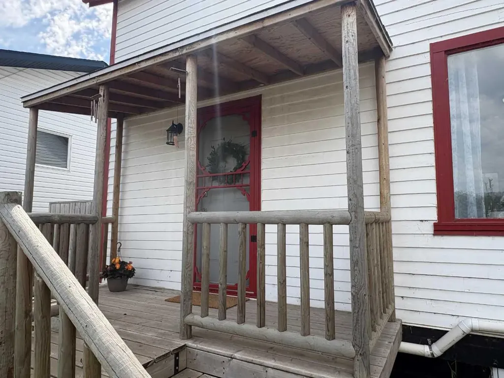 5129 48 Avenue Ponoka AB T4J 1J2