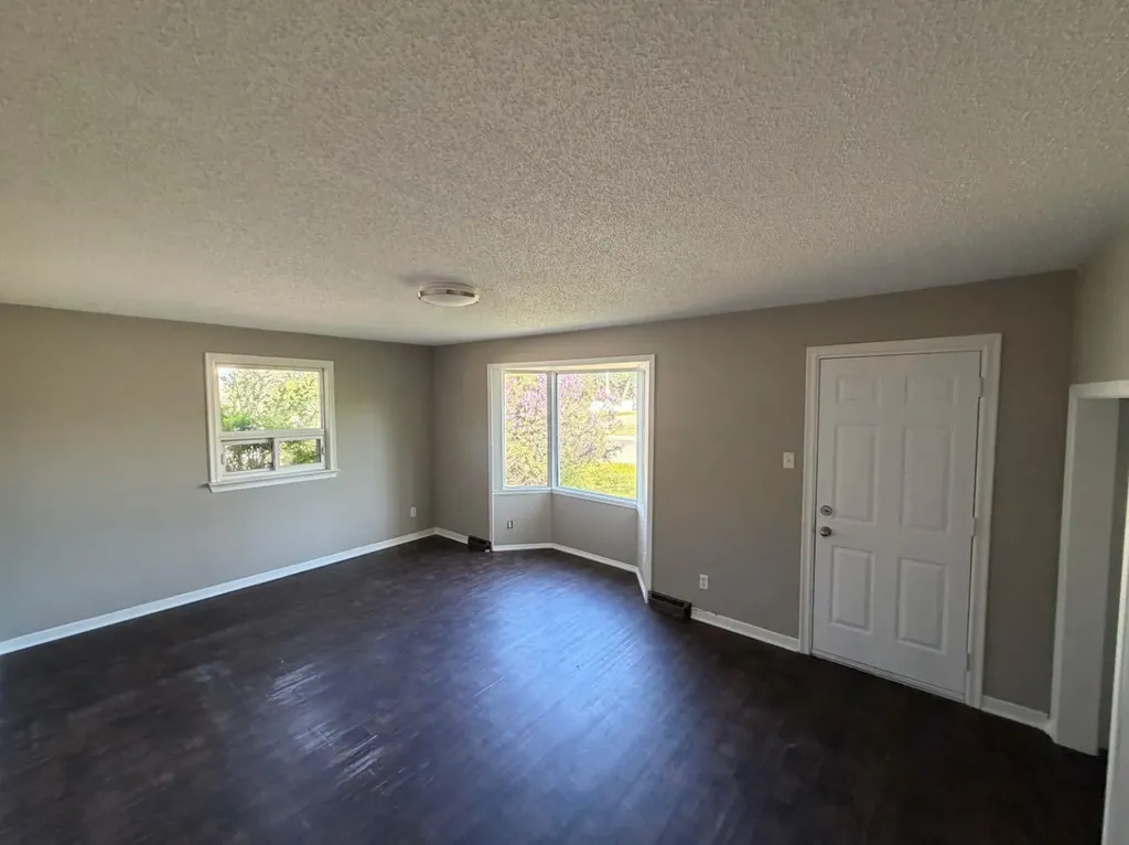 9657 Hillcrest Drive Grande Prairie AB T8V 1A9