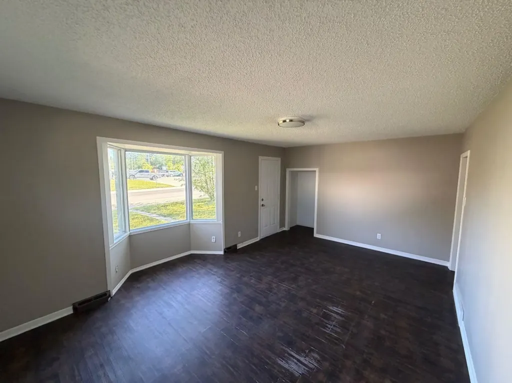 9657 Hillcrest Drive Grande Prairie AB T8V 1A9