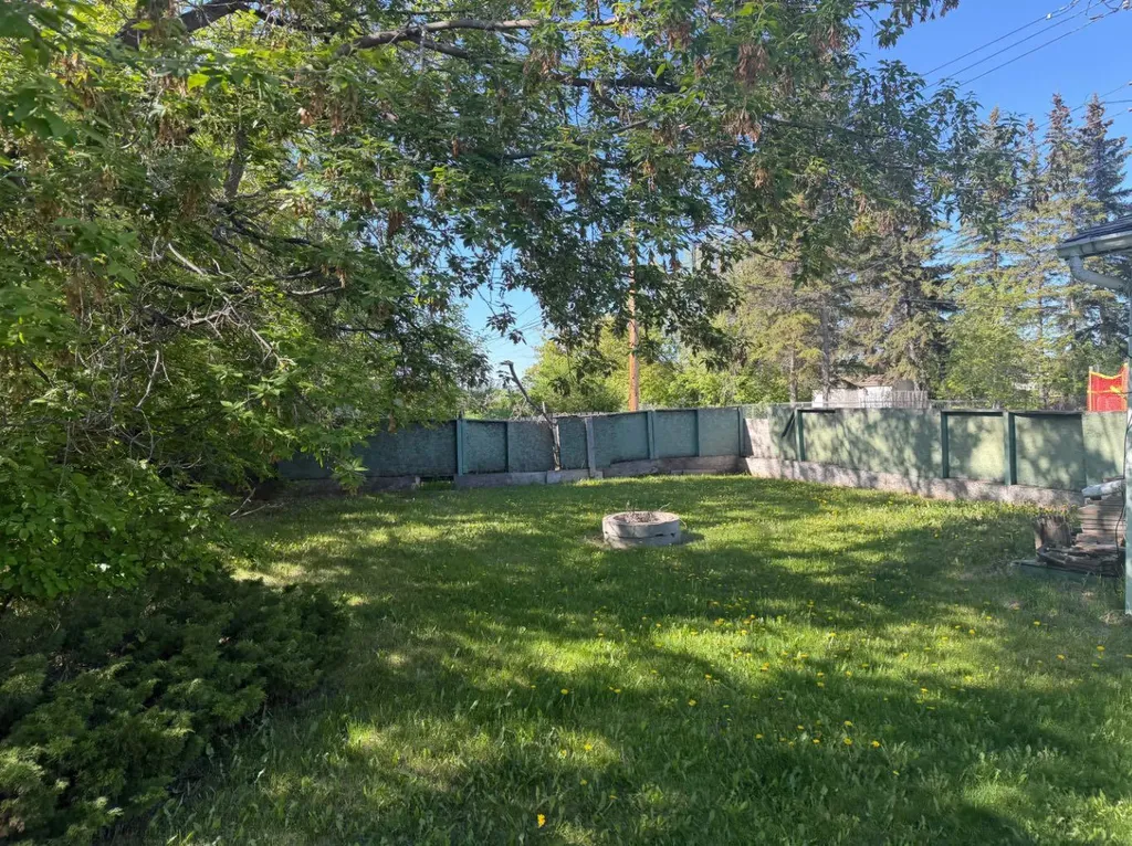 9657 Hillcrest Drive Grande Prairie AB T8V 1A9
