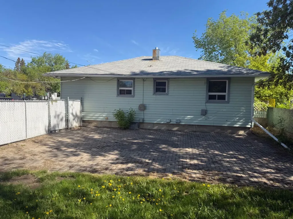 9657 Hillcrest Drive Grande Prairie AB T8V 1A9