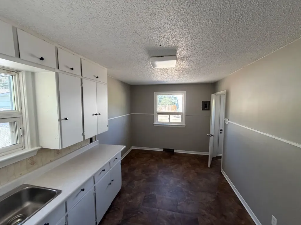 9657 Hillcrest Drive Grande Prairie AB T8V 1A9