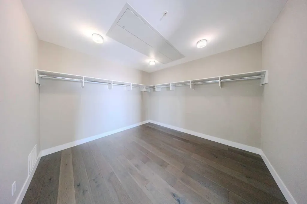 1122 3 Street SE Calgary AB T2G 1H7