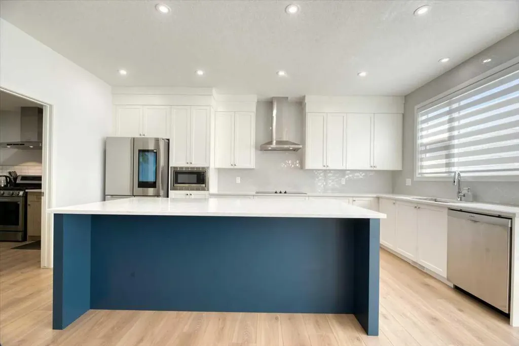 125 Belmont Villas SW Calgary AB T2X 4N5