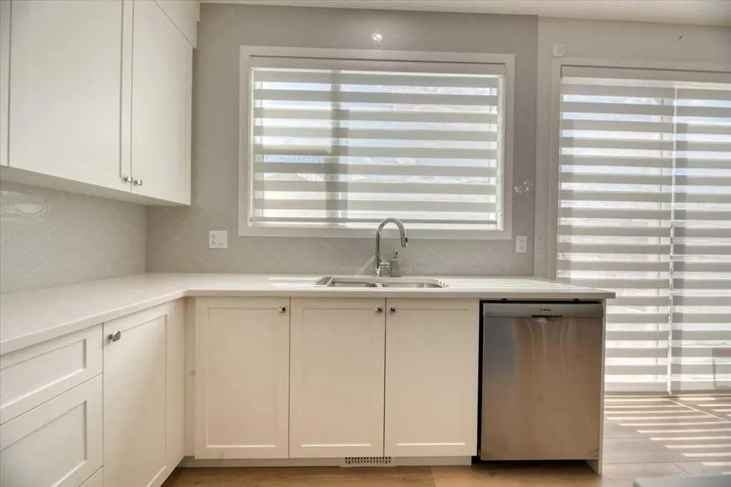 125 Belmont Villas SW Calgary AB T2X 4N5