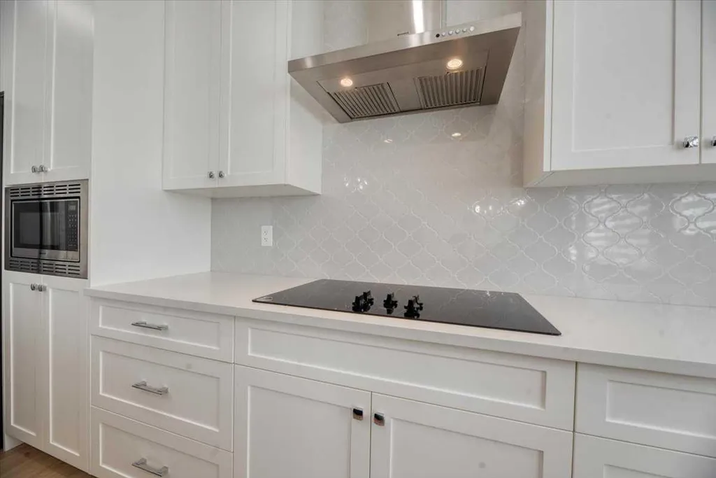 125 Belmont Villas SW Calgary AB T2X 4N5