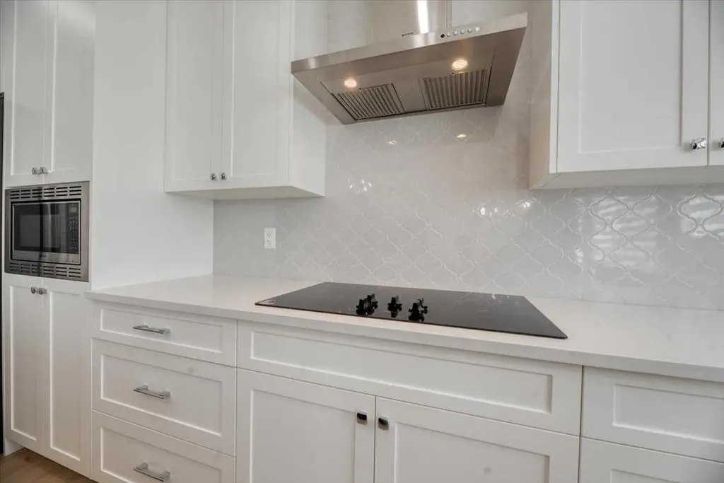125 Belmont Villas SW Calgary AB T2X 4N5