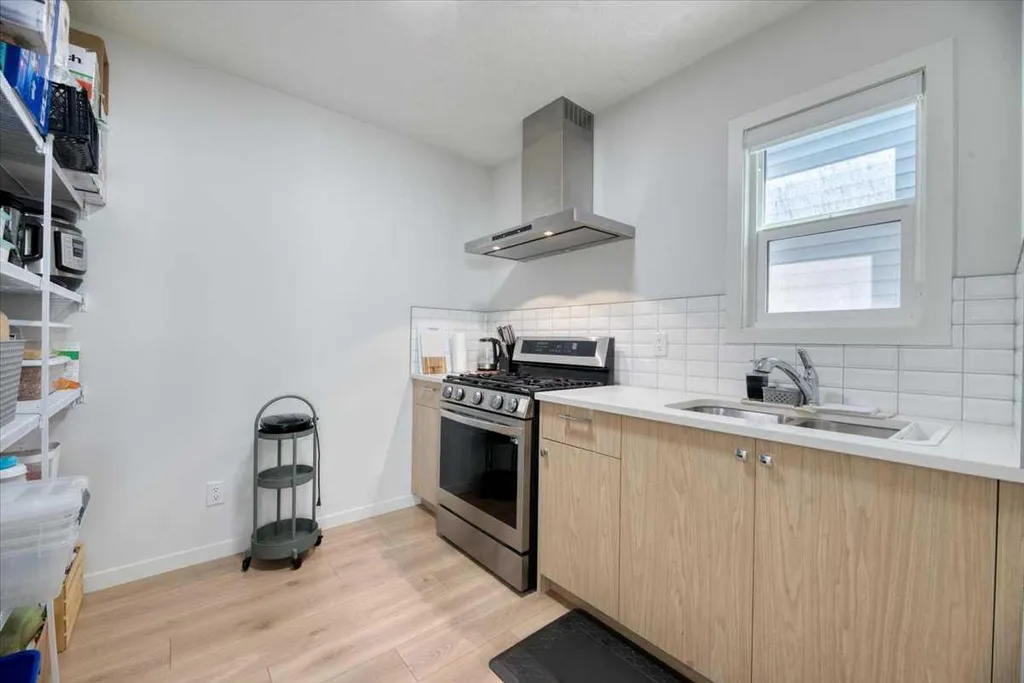 125 Belmont Villas SW Calgary AB T2X 4N5