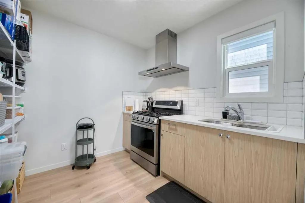 125 Belmont Villas SW Calgary AB T2X 4N5