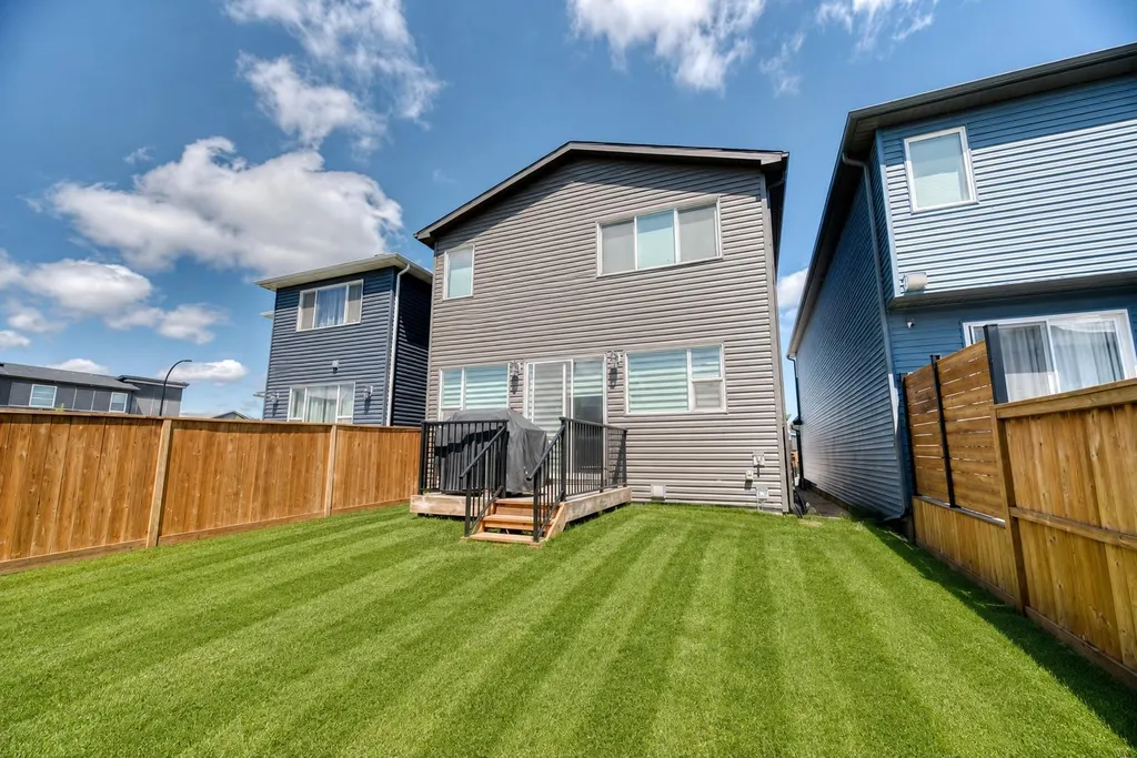 125 Belmont Villas SW Calgary AB T2X 4N5