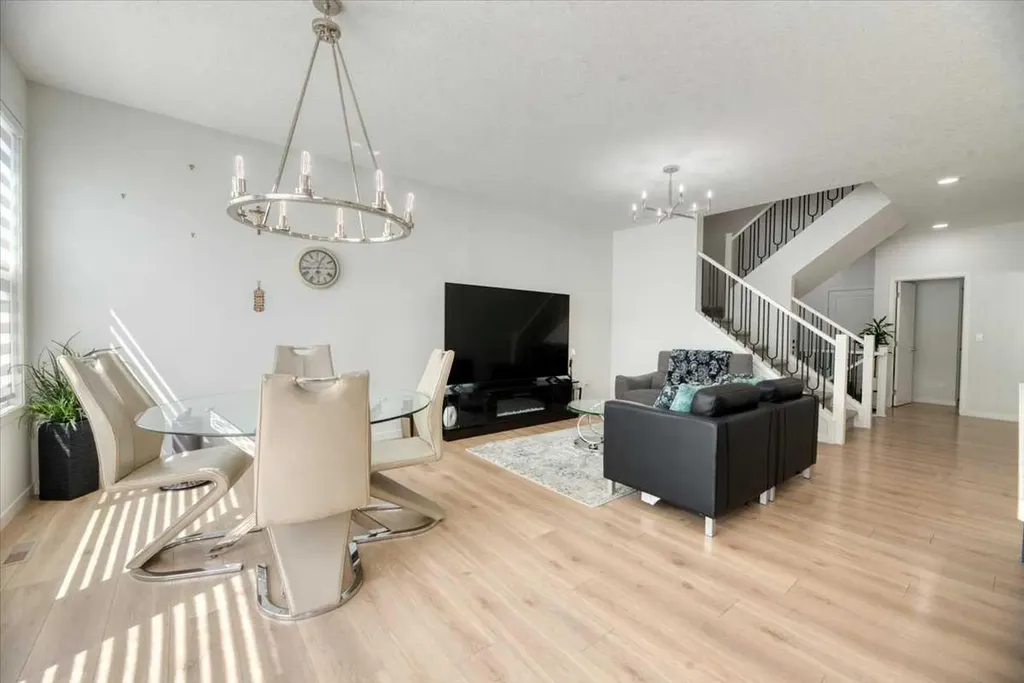 125 Belmont Villas SW Calgary AB T2X 4N5