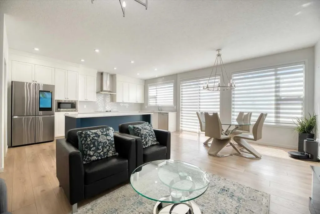 125 Belmont Villas SW Calgary AB T2X 4N5