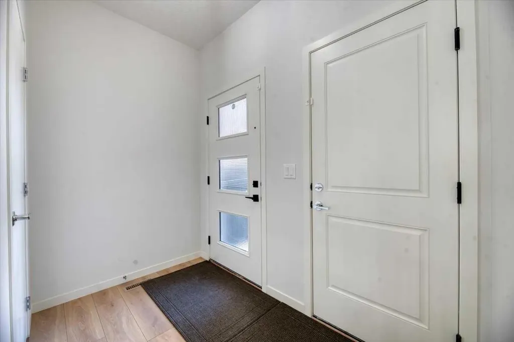 125 Belmont Villas SW Calgary AB T2X 4N5