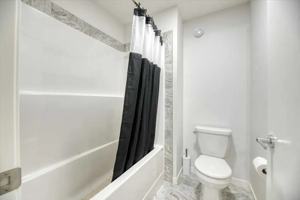 125 Belmont Villas SW Calgary AB T2X 4N5