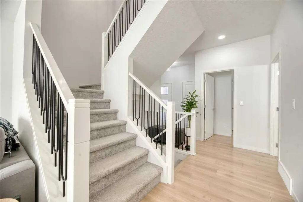 125 Belmont Villas SW Calgary AB T2X 4N5