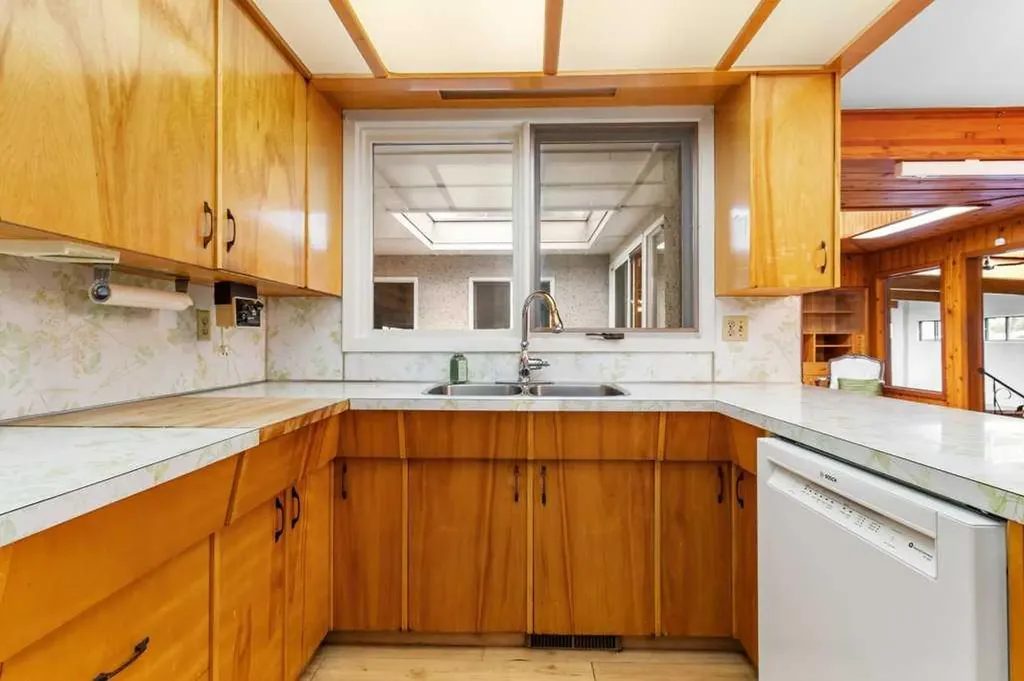 3515 43a Avenue Red Deer AB T4N 3E9