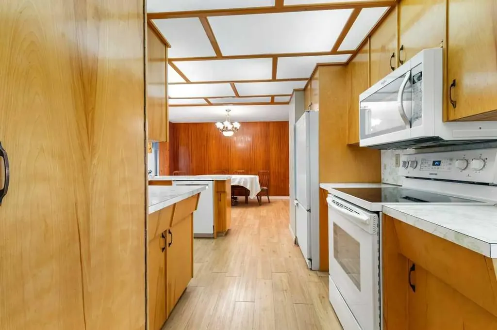 3515 43a Avenue Red Deer AB T4N 3E9