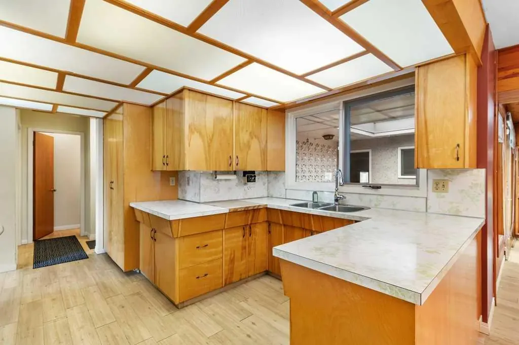 3515 43a Avenue Red Deer AB T4N 3E9