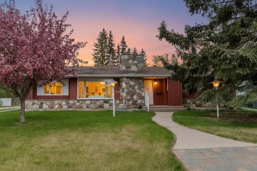3515 43a Avenue Red Deer AB T4N 3E9