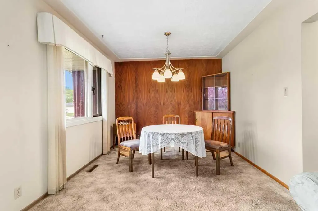 3515 43a Avenue Red Deer AB T4N 3E9