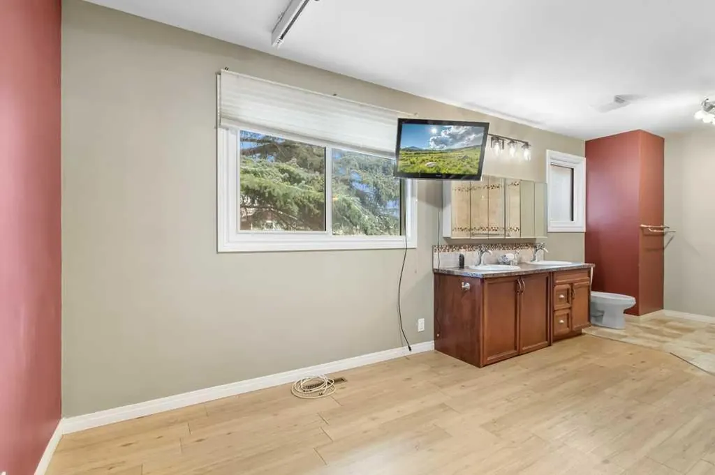 3515 43a Avenue Red Deer AB T4N 3E9