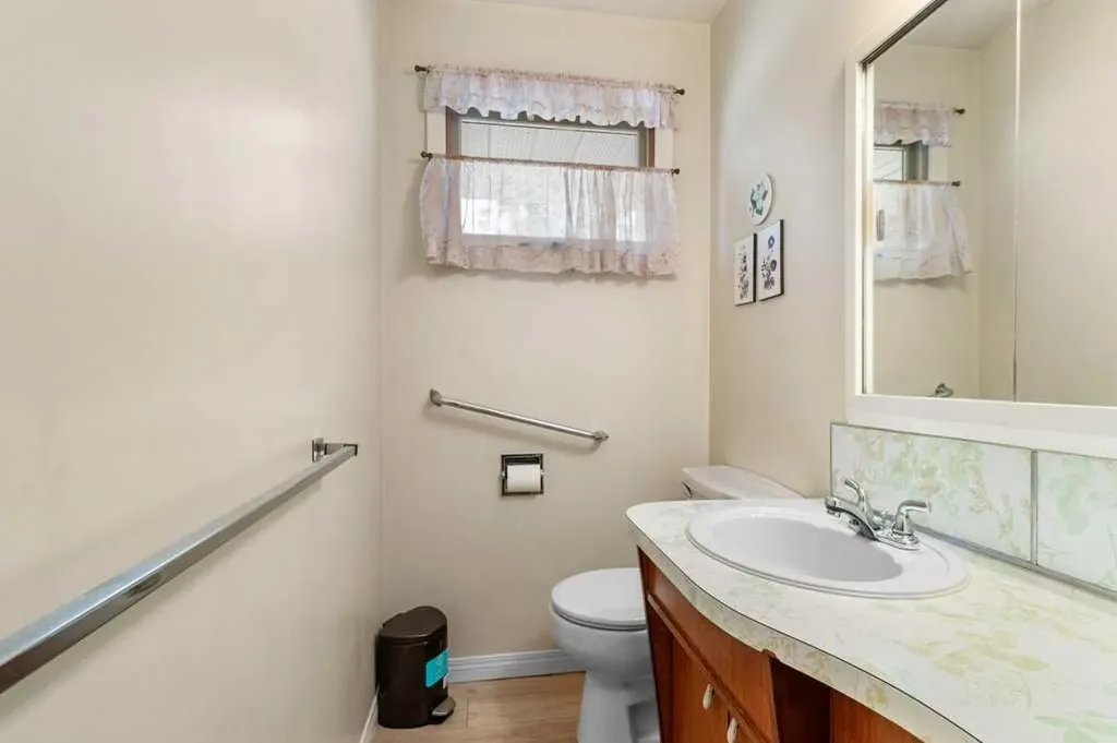 3515 43a Avenue Red Deer AB T4N 3E9