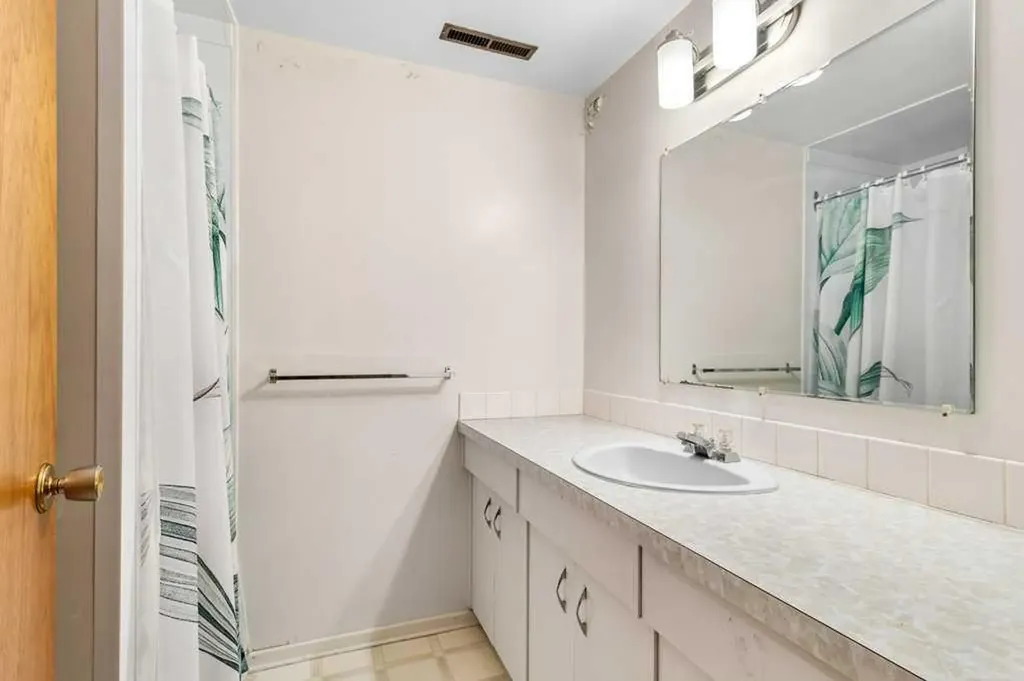 3515 43a Avenue Red Deer AB T4N 3E9