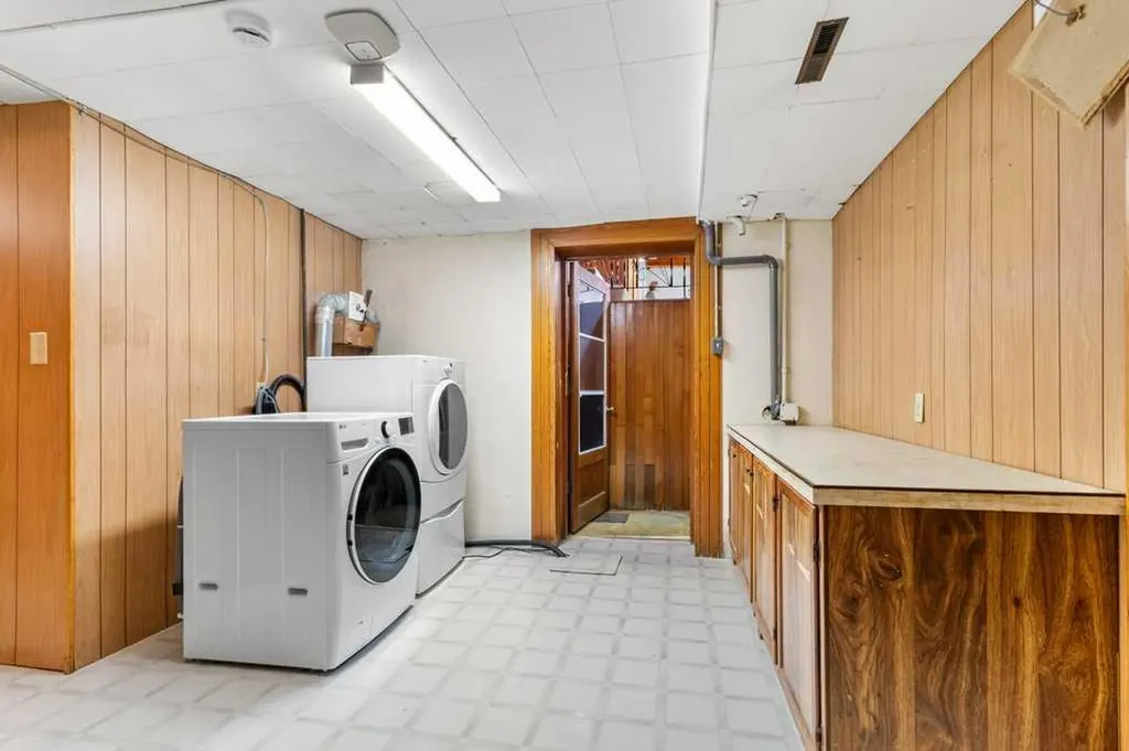 3515 43a Avenue Red Deer AB T4N 3E9